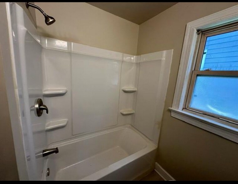 Building Photo - 5215 Huntington Ave