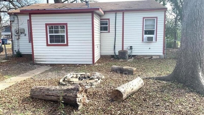 Building Photo - 5210 Guadalupe St