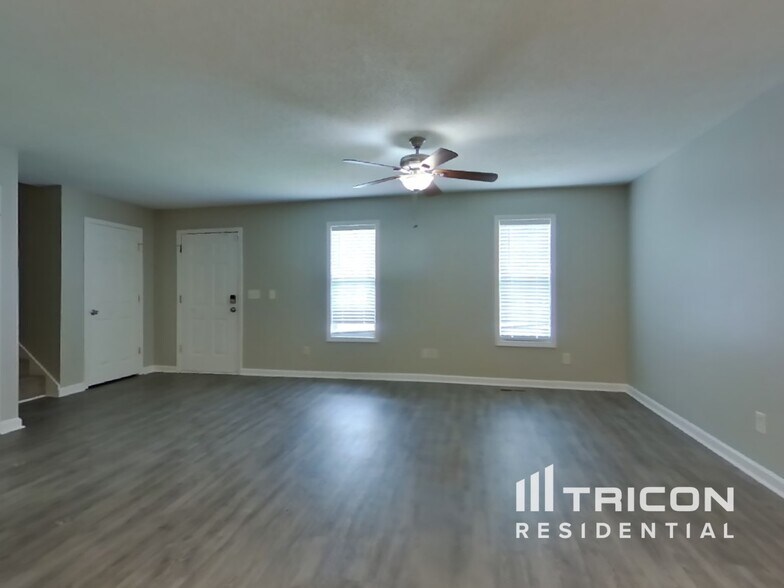 Building Photo - 622 Meadows Ct