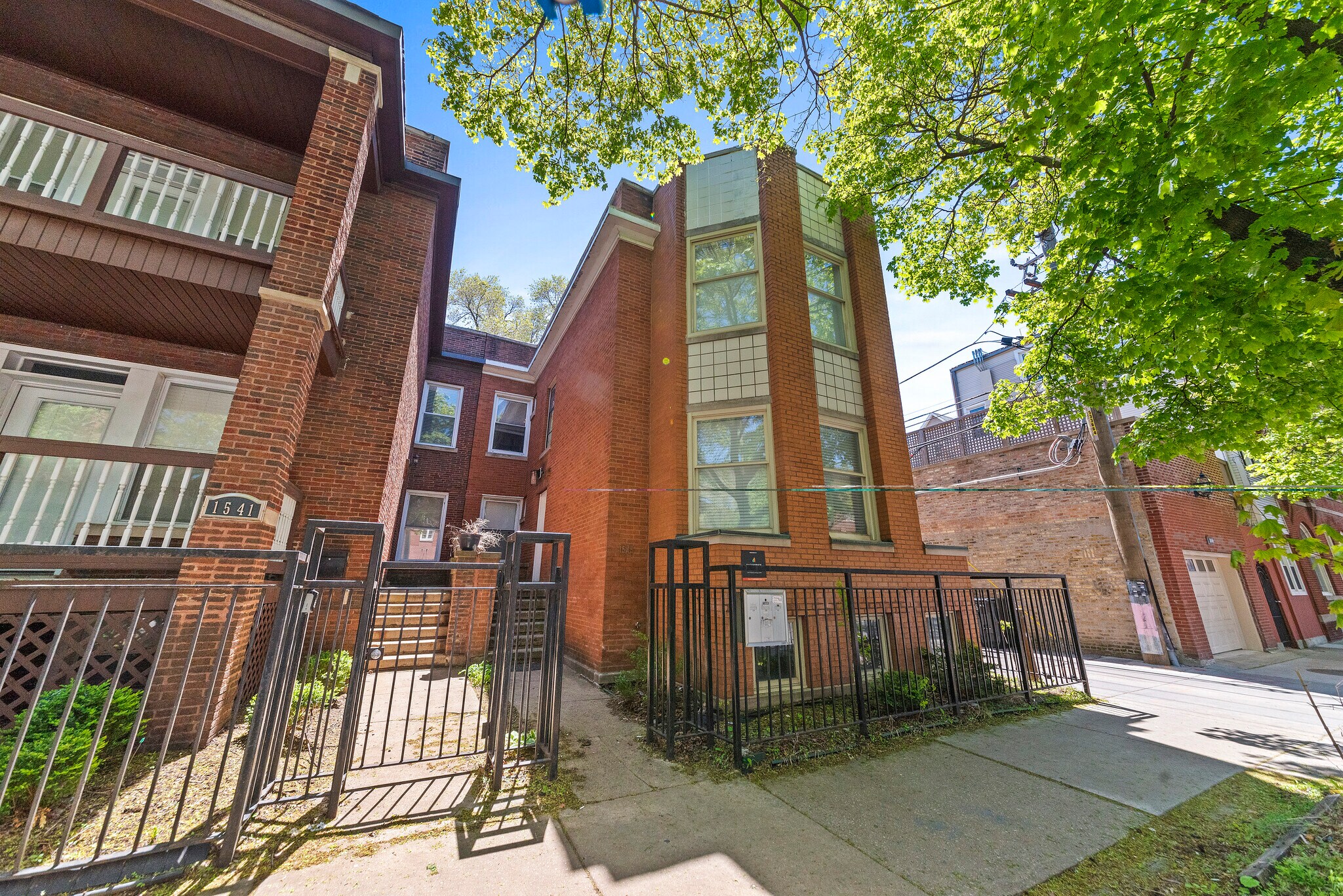 Building Photo - 1545 W Addison St
