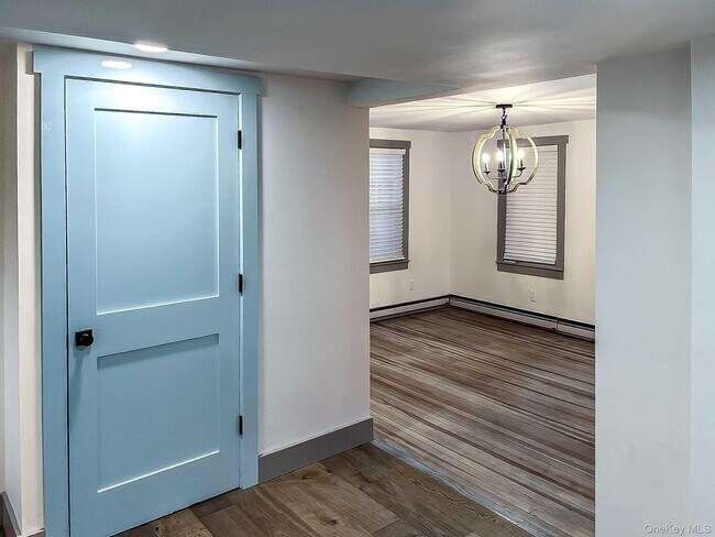 Building Photo - 5 Valley Farm Rd