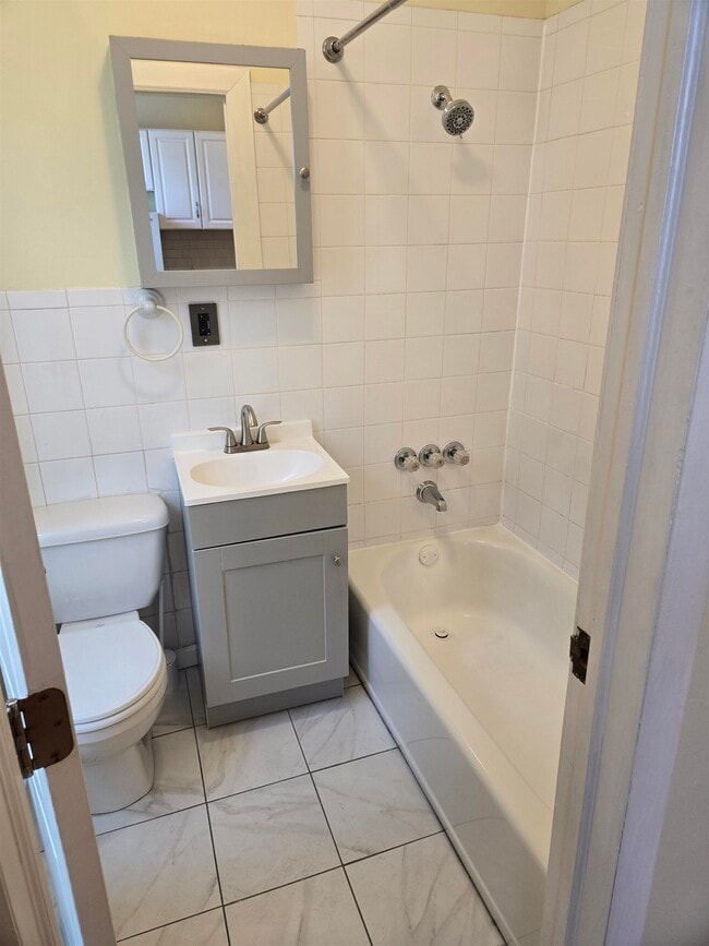 Building Photo - 281 Monmouth St
