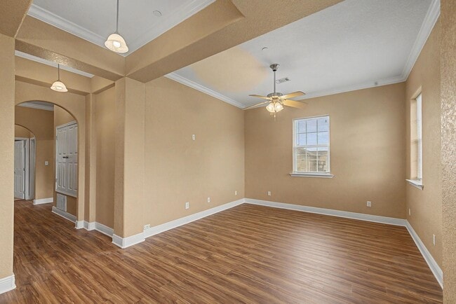 Building Photo - 542 S 72nd Ave