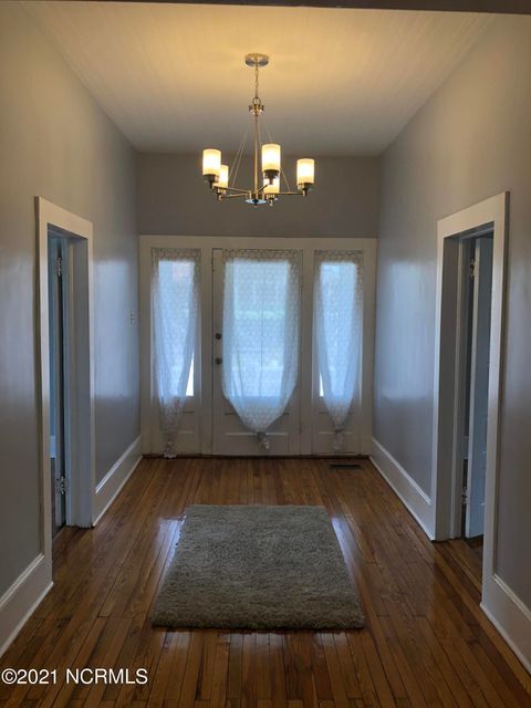 Building Photo - 605 SE 3rd St