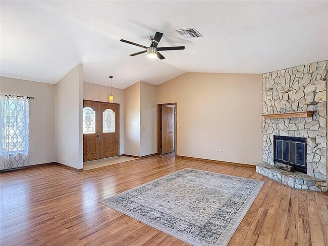 Building Photo - 5066 Woodbine St