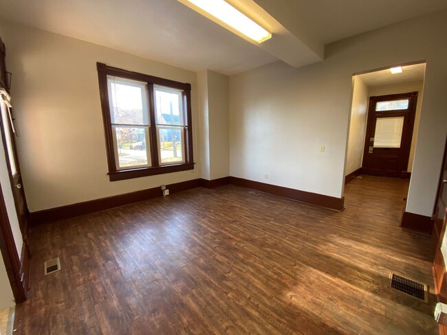 Building Photo - **$500 Security Deposit & 1st Month Free w...