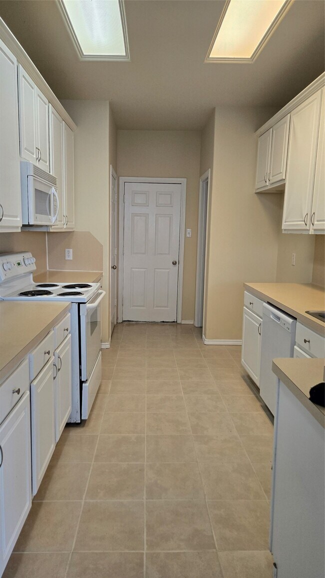 Building Photo - 12415 Narcissus View Trail