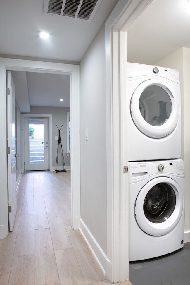 Building Photo - Stunning 1BR 1BA Lower Level in Spectacular Capitol Hill Townhome-Rent Incl Utilities