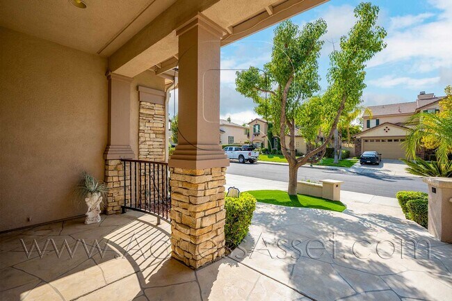 Building Photo - Huge 5 Bed/ 3.5 Bath Home In Desirable Gated Rancho Madera community In Temecula!