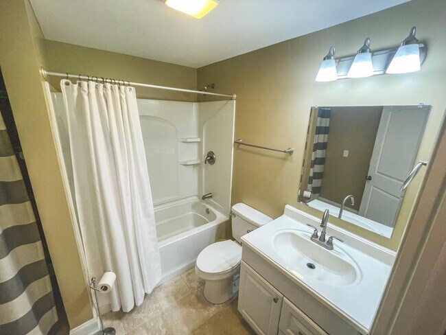 Building Photo - 1206 Golf St