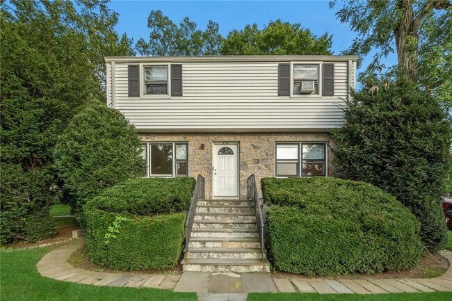 Primary Photo - 440 Columbus Ave