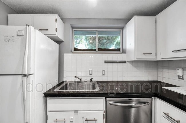 Building Photo - 78 Shepards Knoll Dr