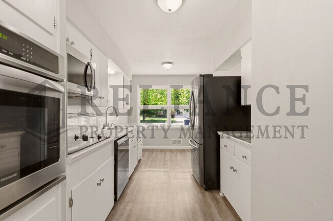 Building Photo - 730 N Chipper Ln