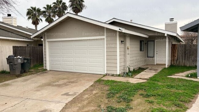 Building Photo - 3 bedroom/ 2 bathroom home nestled in a cul-de-sac.