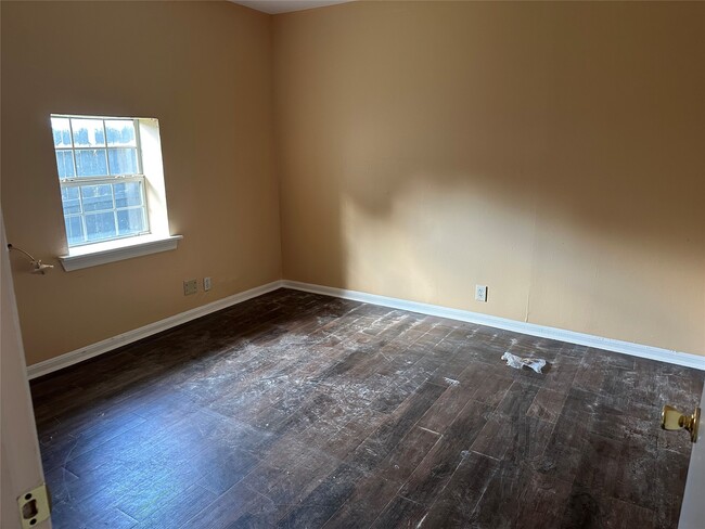 Building Photo - 9334 Lomax St