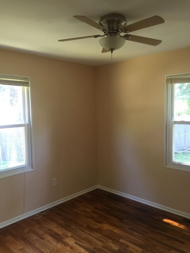 Building Photo - $1499 Charming, remodeled 3-Bed/1-Bath Ran...