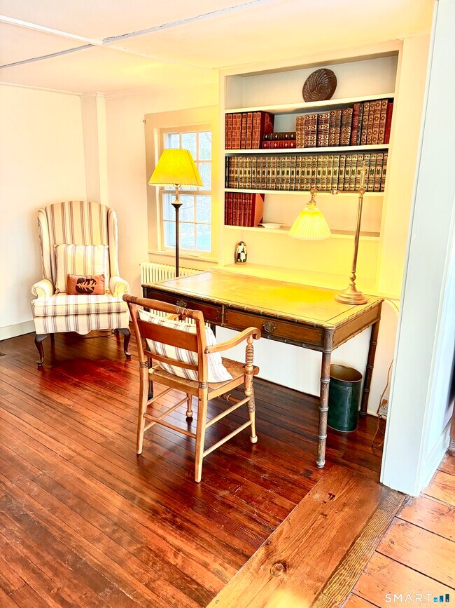 Building Photo - 310 Valley Rd