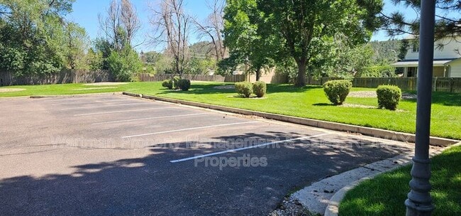 Building Photo - 2039a Palm Dr