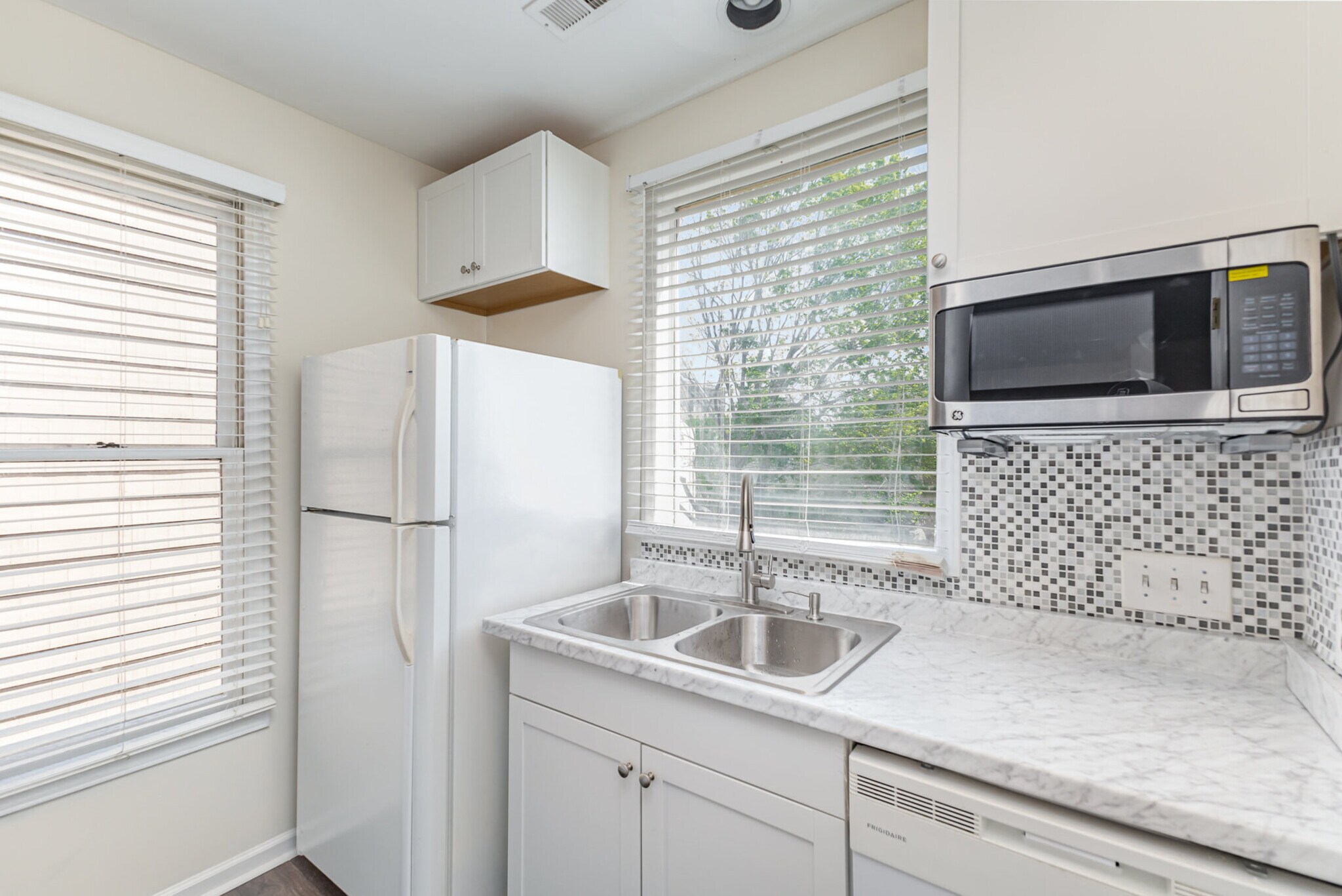 Building Photo - 1101 E Morehead St