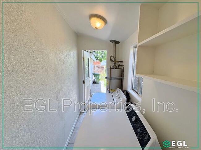 Building Photo - 837 Rose Ave