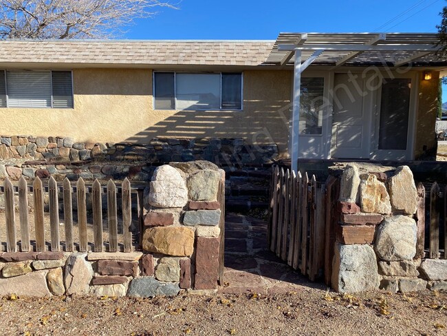 Building Photo - SINGLE FAMILY HOME WITH RV PARKING