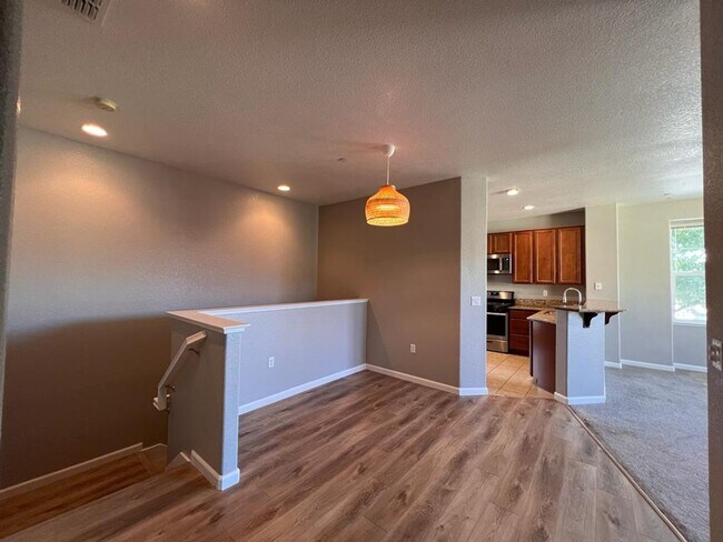 Building Photo - 427 Anchor Ln