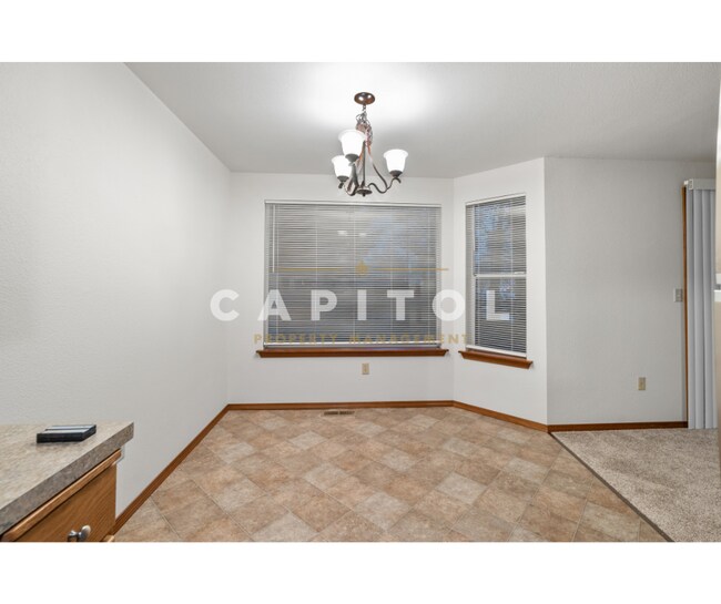 Building Photo - 1402 5th Ave SW