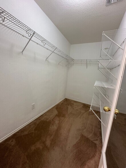 Building Photo - 9426 Santa Fe Ridge