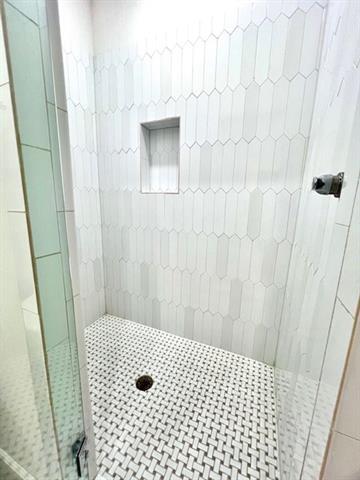 Building Photo - 5653 Woodlands Dr