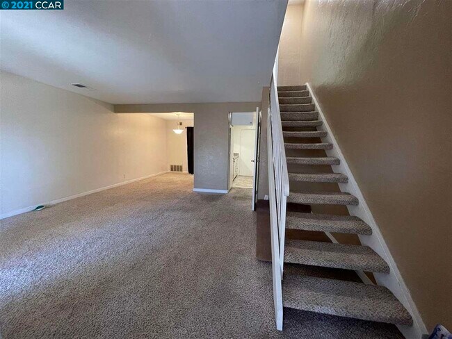 Building Photo - 62 Villa Cir