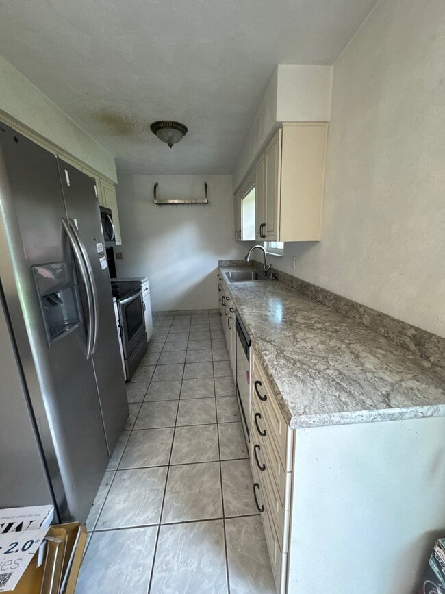 Building Photo - 1704 Twinbrook Dr