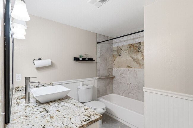 Building Photo - Spacious 4-Bedroom Chemawa Park Home with Fireplace, Bonus Room & Large Yard