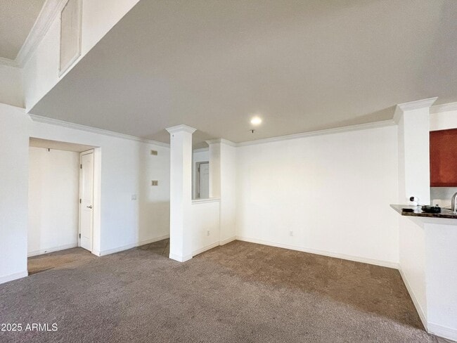 Building Photo - 2025 E Campbell Ave