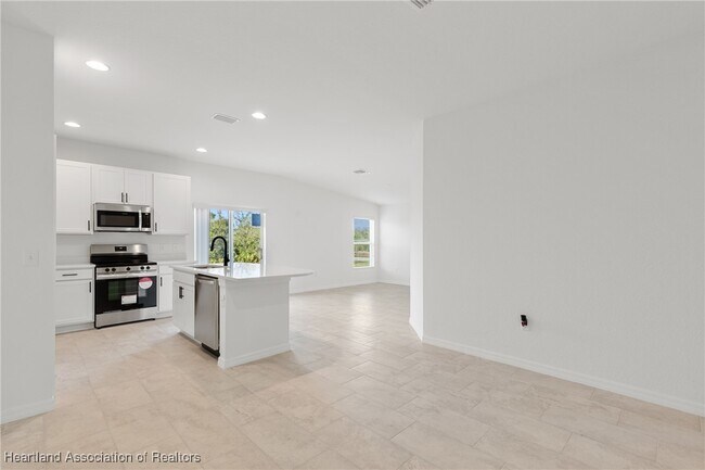 Building Photo - 6151 Monegro St