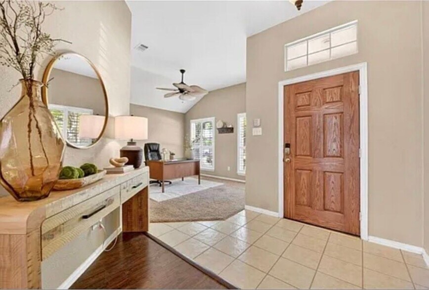 Building Photo - 1369 Royal Oaks Dr