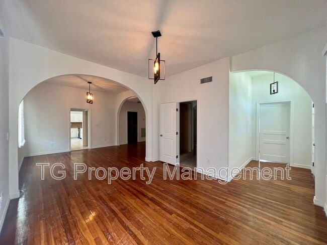 Building Photo - 30 Sanford St