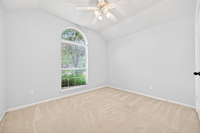 Building Photo - 24822 Diamond Run Ct