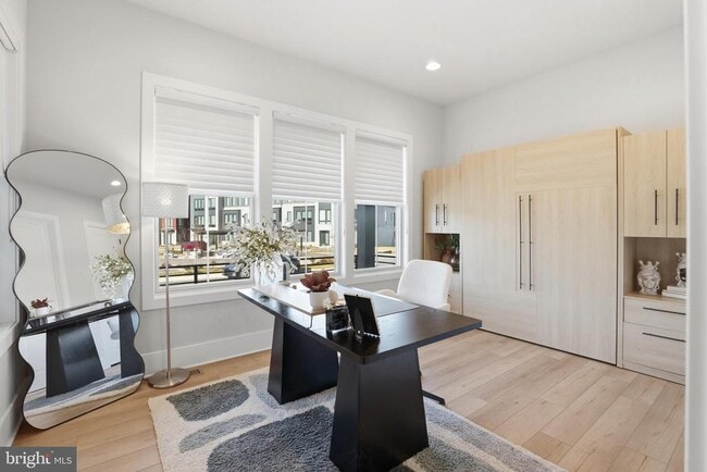 Building Photo - 9725 Lantana Wy