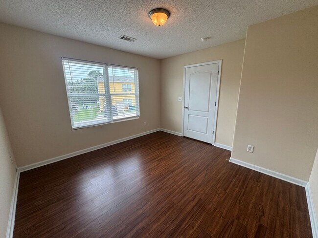 Building Photo - 118 Fern Ridge Ct