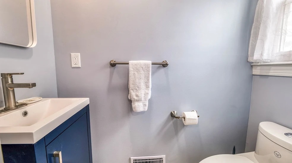 Building Photo - 108 S Newark Ave