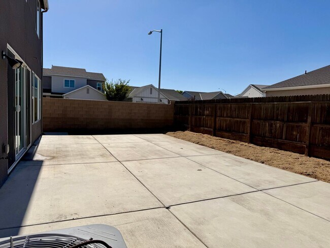 Building Photo - Spacious Next-Gen Lennar Home for Rent in the Clovis Unified School District
