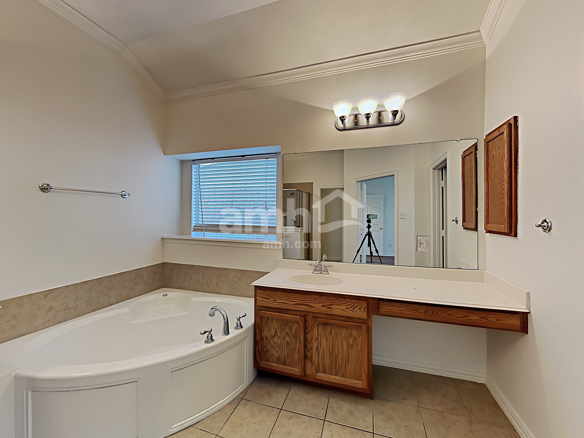 Building Photo - 5805 Kiger Dr