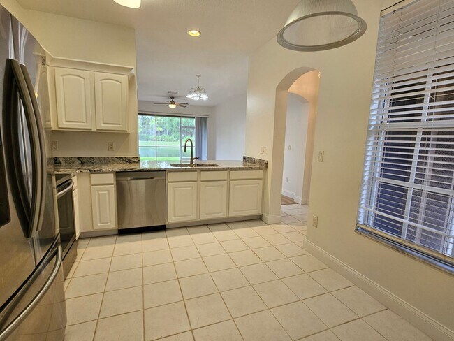 Building Photo - 2 Bedroom, 1.5 bath townhome in gated comm...