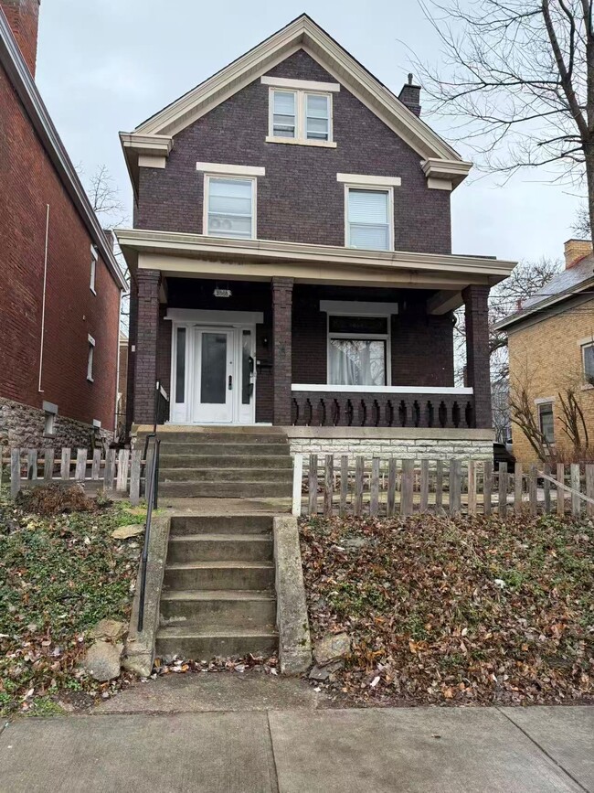 Building Photo - 2368 Chickasaw St