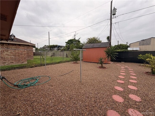 Building Photo - 13 E Pine Creek