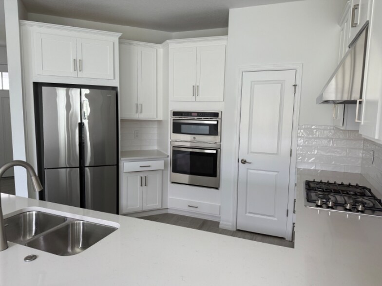 Building Photo - 5663 Equator Ct