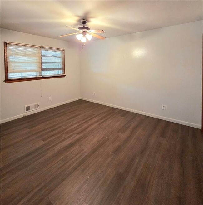 Building Photo - 421 Springside Dr