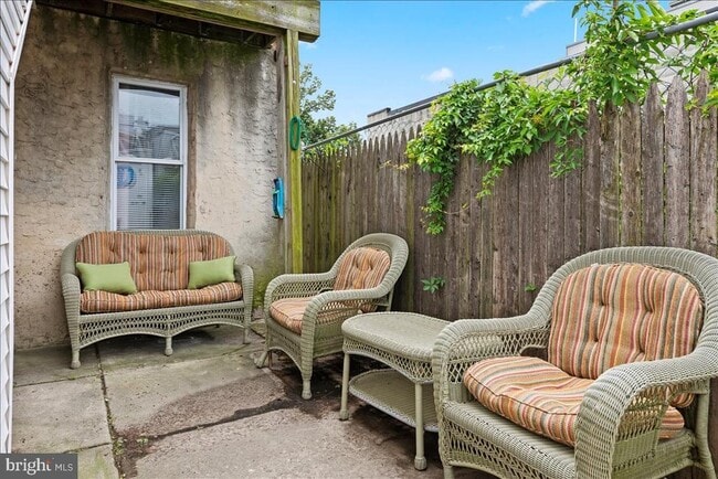 Building Photo - 2624 E Harold St