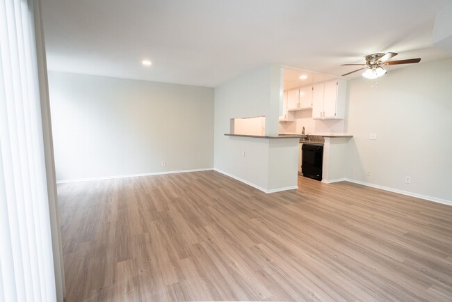 Interior Photo - 6310 Sylmar Ave