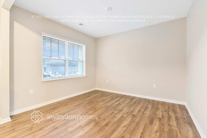 Building Photo - 118 Calderdale Ln